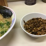 とら家 - 炒飯は作り置きを炒めなおしたかな？
ちょい焦げて苦いとか言えない位のコスト