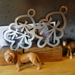 おいっ、ライオンに食われるぞ！