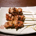 菜果茶酒 むすび - もつ焼きセット(300円) タン・ハツ・かしらがセットのお得なメニューです。