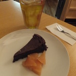 カフェダイニング O.F.F - デザート（珈琲豆入ガトーショコラ）