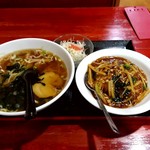 華龍飯店 - 【2018.6.12(火)】醤油ラーメンとフカヒレ丼のセット980円