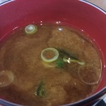 家庭料理居酒屋 よってって - ♪赤出汁...