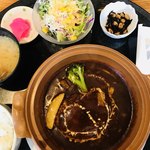 洋食屋 グリル ラパン - 煮込みハンバーグ
      別角度