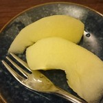 神田ヂンギス王 - サービスでリンゴ頂きました