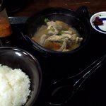 一勝 - もつ煮込み定食(税込み500円)