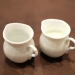 チェルバイア - プランツォＡ 1300円 のガムシロ、ミルク