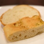 チェルバイア - プランツォＡ 1300円 のフォカッチャとバゲット