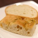 チェルバイア - プランツォＡ 1300円 のフォカッチャとバゲット