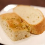 チェルバイア - プランツォＡ 1300円 のフォカッチャとバゲット