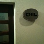 OIL - 入り口脇の看板
