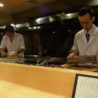 ぎんざ 一二岐 - 左側が料理長さんです