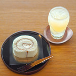 光風 - 米粉のロールケーキ、秋田県産りんごジュース