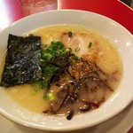 Marukin Ramen - まるきんラーメンを手前から