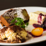 BISTRO QUATRE - 