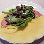 トラットリア イル フィオレット - こんな感じでサラダをオン♪