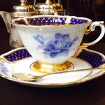 87525235 - 大倉陶園  ブルーインペリアル  ちょっとこぼれちゃって残念。