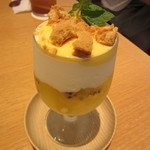 ドータベルカ - マスカルポーネのレモンパフェ　ドリンクとセットで1200円　