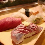 天史朗鮨 - 握り（マグロ、ヒラメ、炙り黑ムツ、地アジ、真ふぐ）