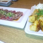 Izakaya Marukawa - 炙りユッケと、ホルモン炒め