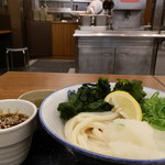 竹清 - セルフコーナー近くに座る