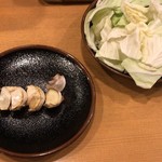 Hakuritabaihambee - にんにく焼 ¥70- お通しのキャベツ ¥380- (2018/06/12)