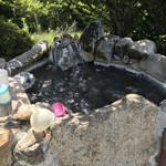 湯の峯荘 - 敷地内にある温泉をいただきました！化粧水に(^ ^)