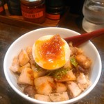 らーめん 鶏喰 - 味玉のせラー油たっぷり