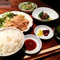 郷土料理くらわんか - よくばり定食(生姜焼き、刺身)