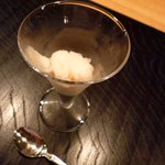 時の宿 すみれ - お口直しのグラニテ　桃とロゼワイン