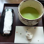 時の宿 すみれ - チェックイン後のお抹茶