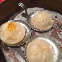 全聚徳 新宿店 - 小籠包三種