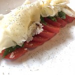 Trattoria M's - ラスパドゥーラチーズのカプレーゼ