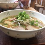 中華そば きくま - 丼を横から
                                玉渕丼