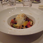 ル・シズィエム・サンス・ドゥ・オエノン レストラン - 仔羊肩肉とフルーツのナヴァラン風　スパイス香る牛乳ムースを添えて