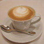 ル・シズィエム・サンス・ドゥ・オエノン レストラン - カプチーノ