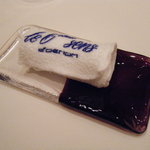 ル・シズィエム・サンス・ドゥ・オエノン レストラン - おしぼり