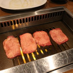 焼肉 ジャンボ - タン、焼きます