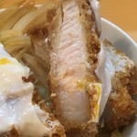 とんかつ燕楽 - カツ丼なのに、この分厚さ(^ ^)