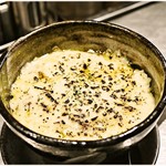 麺屋 愛心 - 白カレー丼 330円　濃厚カレーにチーズ！