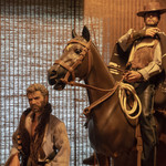 ボーダー - 店主ビリーこだわりのフィギュア続き。マリア・ヴォロンテとクリント・イーストウッド。イーストウッドの咥えているタバコはビリーお手製。