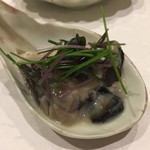 鮨 心白 - 長崎の岩牡蠣です　味が濃くて大変美味しいので丸ごと1つぷるんと口に入れたいです　シークワーサー胡椒が効いてます！