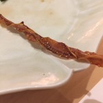 鮨 心白 - 帆立の紐　自家製の調味液に漬けて干しているそうです