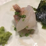 鮨 心白 - 肝を巻き込んだウマズラハギ肝の塩味だけで十分美味しいです