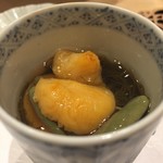 鮨 心白 - 海鞘のヘソと福井の花もずく　もずくが細くて舌触りが良いです　酒がすぐなくなります（笑）