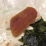 鮨 心白 - こちらも紅白　焼き餅にからすみの組み合わせです　甘塩っぱくてまたまた酒が進んでしまいます