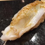 鮨 心白 - 舞鶴って鳥貝揚がるんですね　直取引でこれだけの大きさのものが手に入るそうです