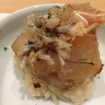 鮨 心白 - こんなの反則だよぉと思わず声が出た甘鯛の鱗揚げ乗せ　お願いですもう一貫ください