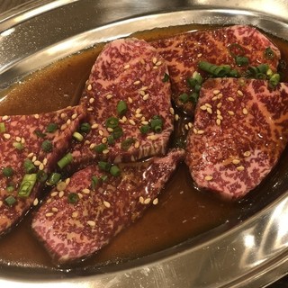 提供 【黑毛和牛A-4等级肉】 。