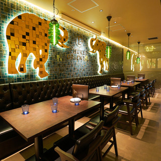 幻想的なアジアを思わせるスタイリッシュな空間