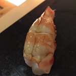 鮨 心白 - 尻尾のほうまで身が厚くて濃厚な旨味　殻も炙って酒肴にいただきました